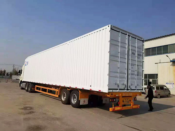 集装箱运输半挂车