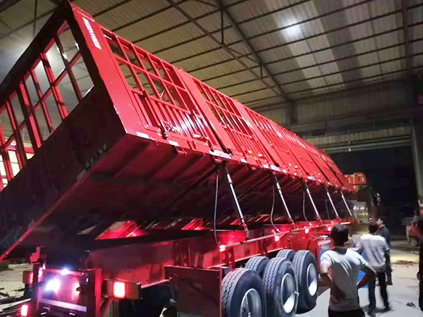 侧翻式半挂车